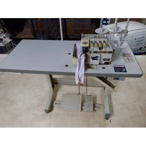 MAQUINA OVERLOK PONTO CADEIA MODELO 747F PRESTTO USADA 110/220V